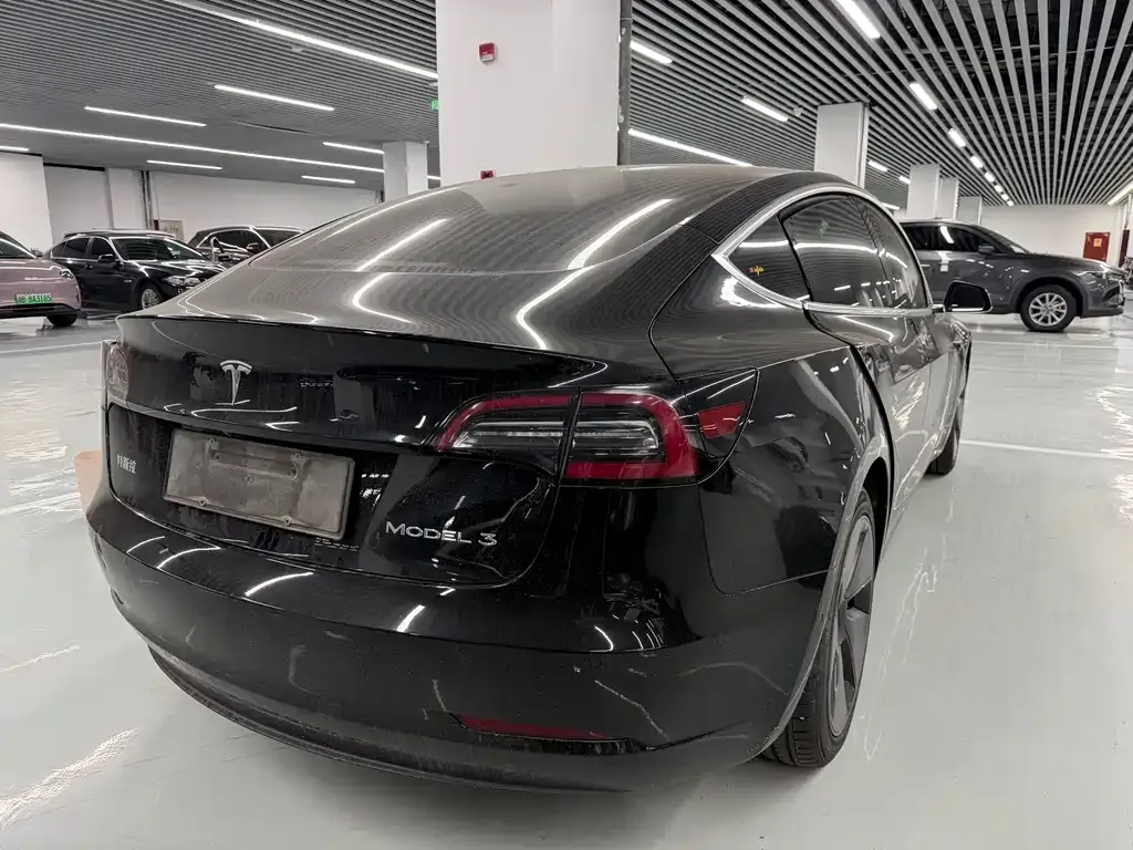 Tesla Model 3 — фото 4