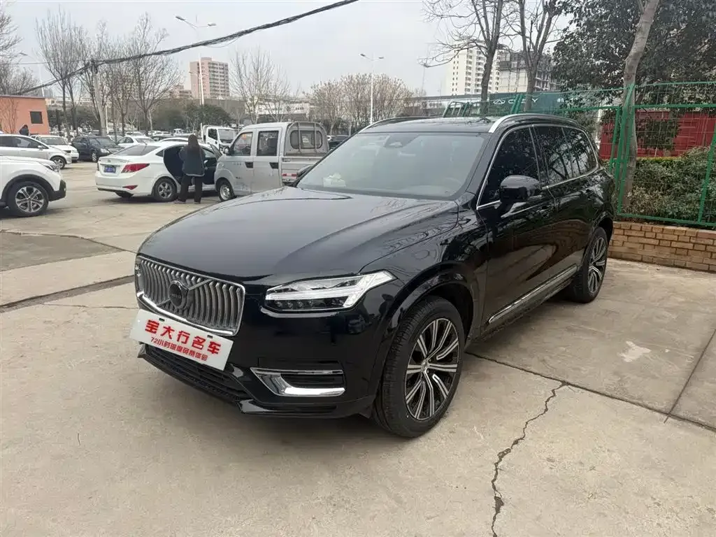 Volvo XC90 — фото 1