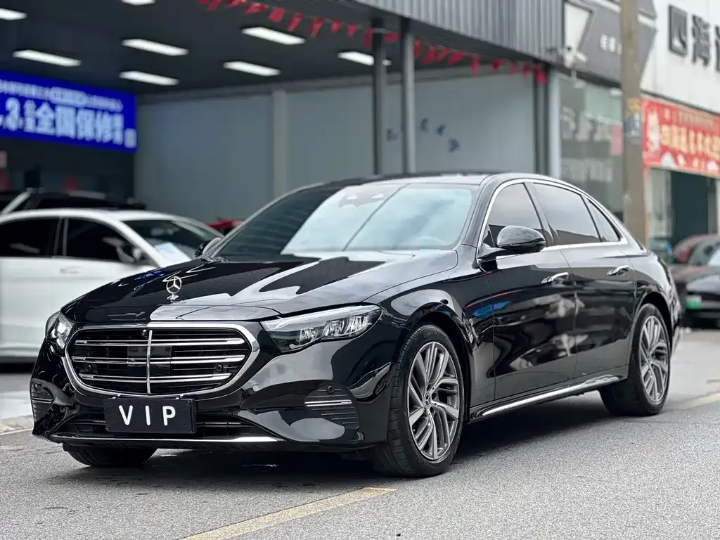 Mercedes-Benz E-Class — фото 1