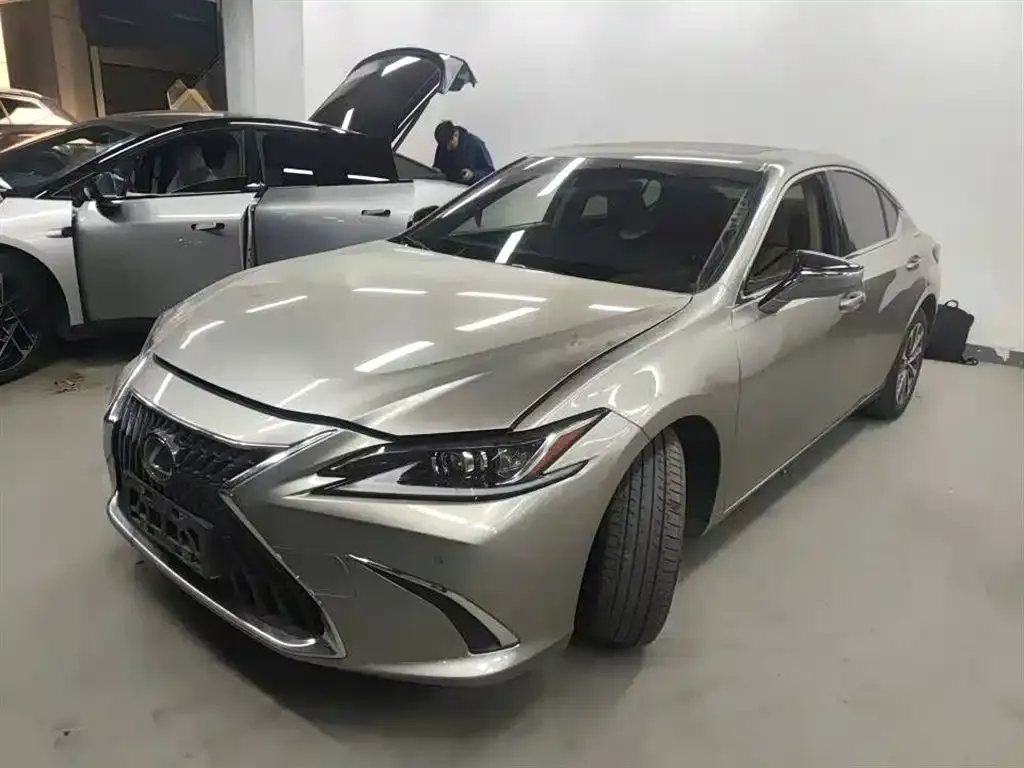 Lexus ES — фото 1