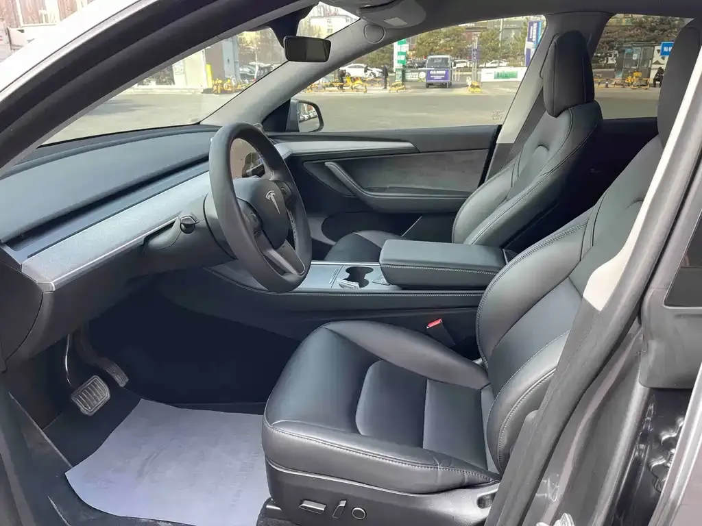 Tesla Model Y — фото 6