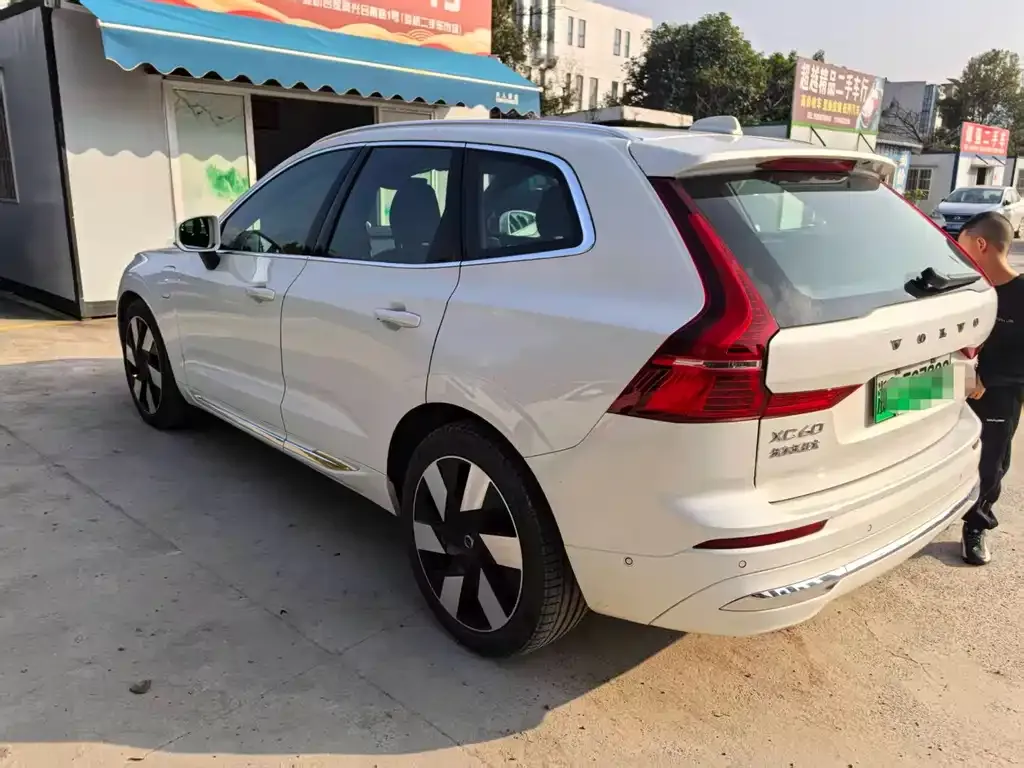 Volvo XC60 PHEV 2024 из CN, фото 4