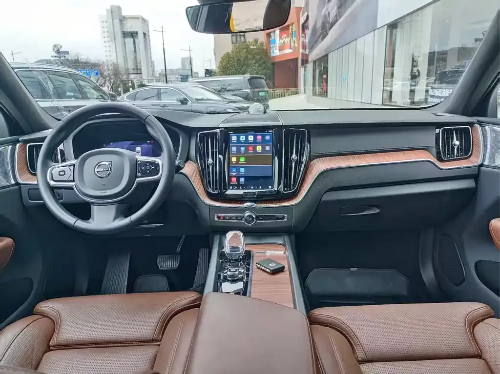 Volvo XC60 PHEV 2024 из CN, фото 2