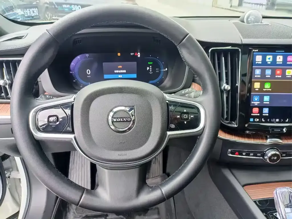 Volvo XC60 PHEV 2024 из CN, фото 7