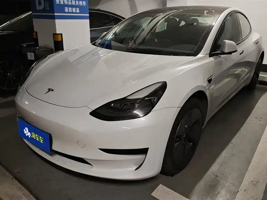 Tesla Model 3 — фото 1