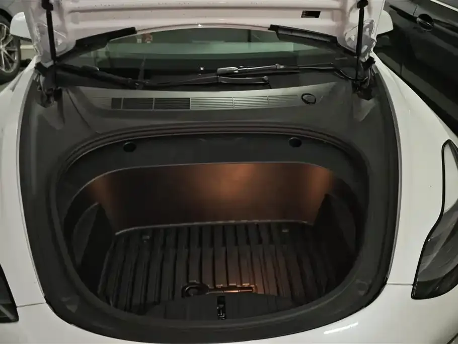 Tesla Model 3 — фото 10