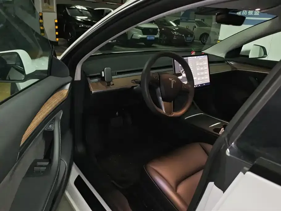 Tesla Model 3 — фото 3