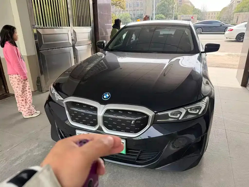 BMW i3 — фото 1