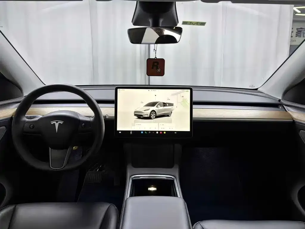 Tesla Model Y — фото 2