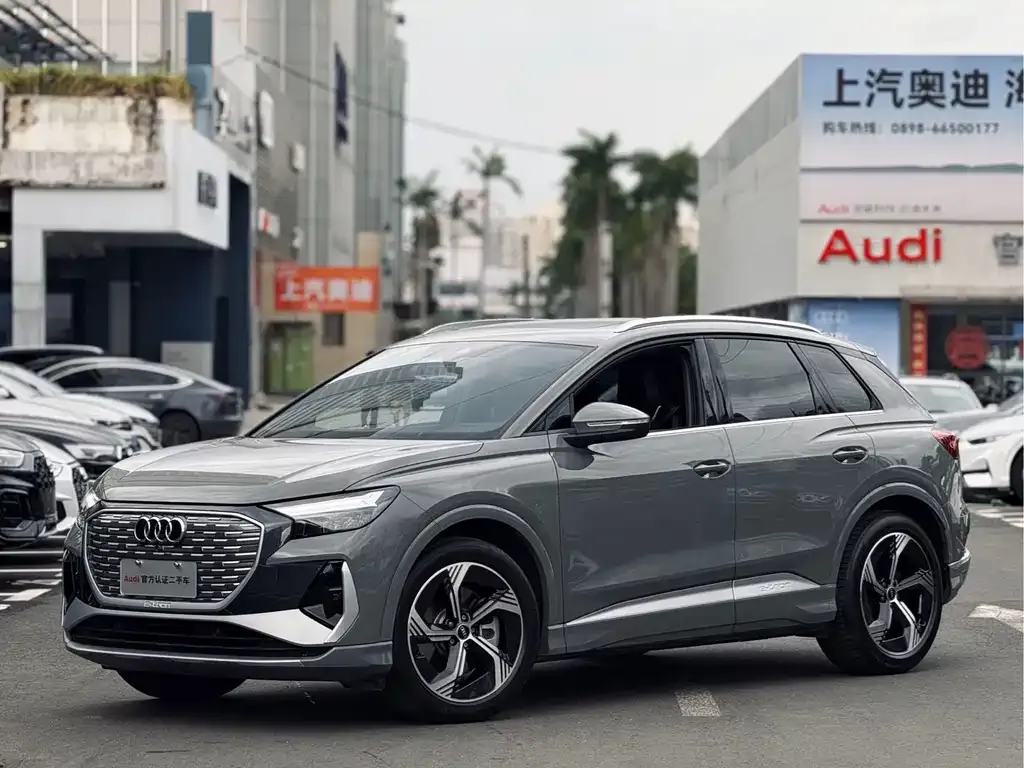 Audi Q4 e-tron — фото 1