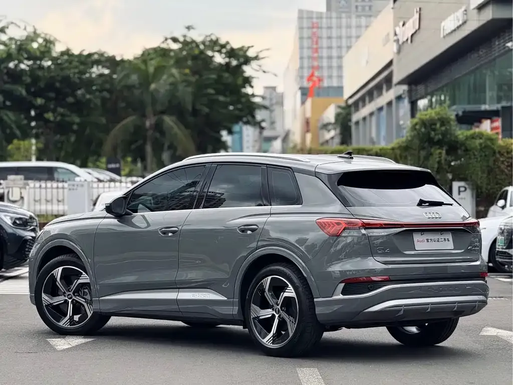 Audi Q4 e-tron — фото 9