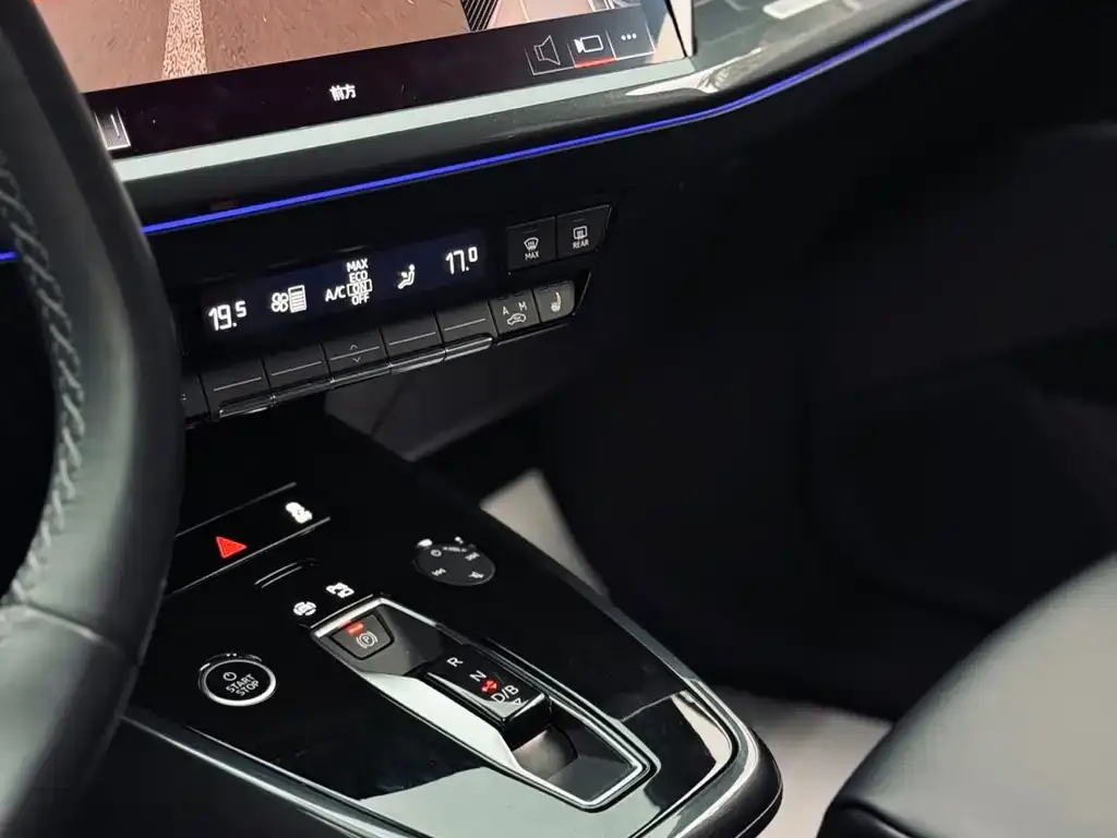 Audi Q4 e-tron — фото 2