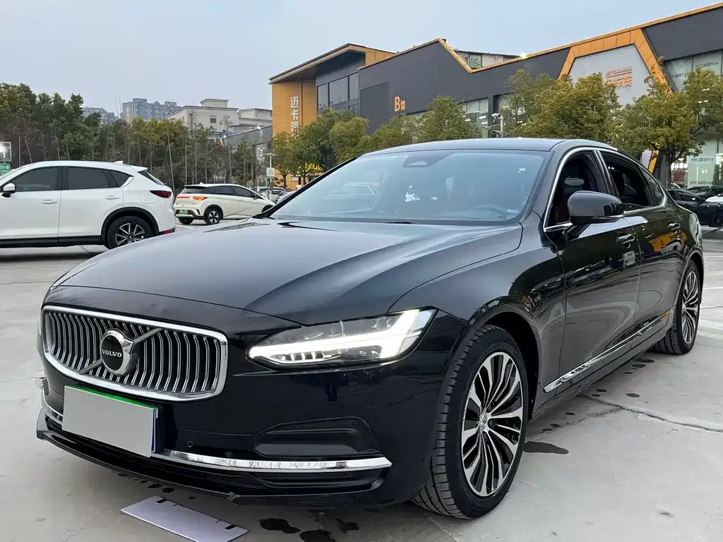 Volvo S90 — фото 1
