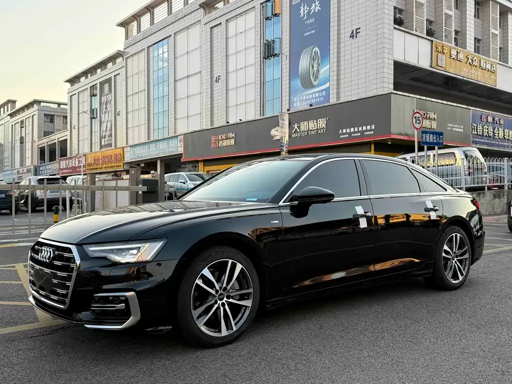 Audi A6L — фото 1