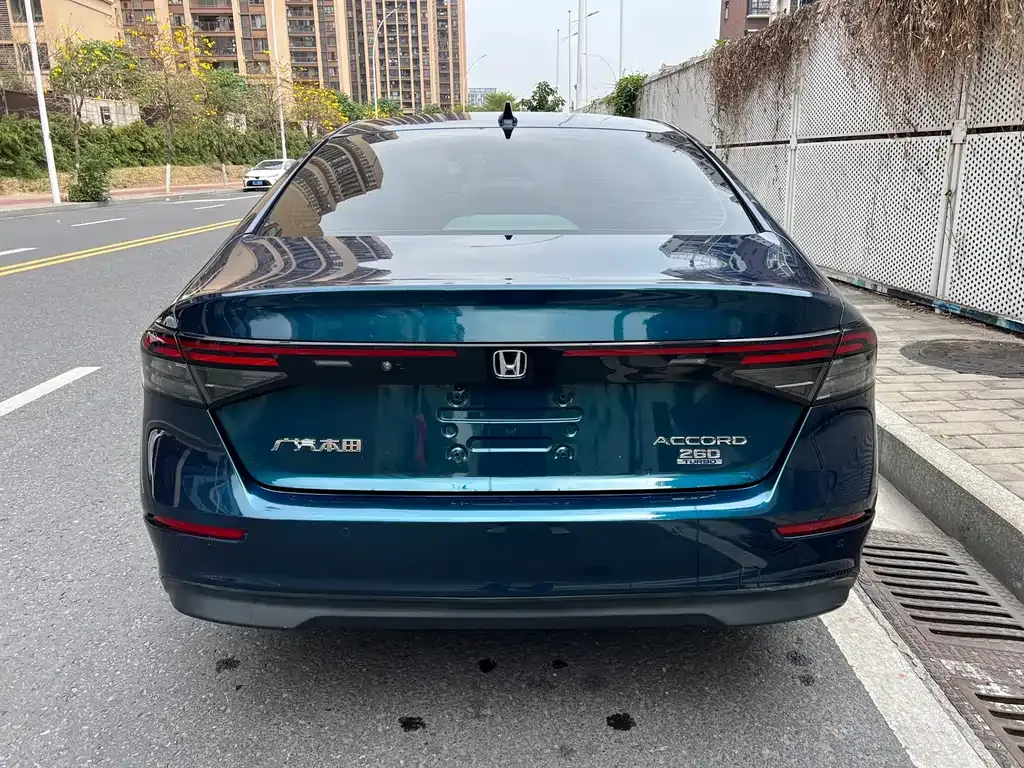 Honda Accord — фото 10