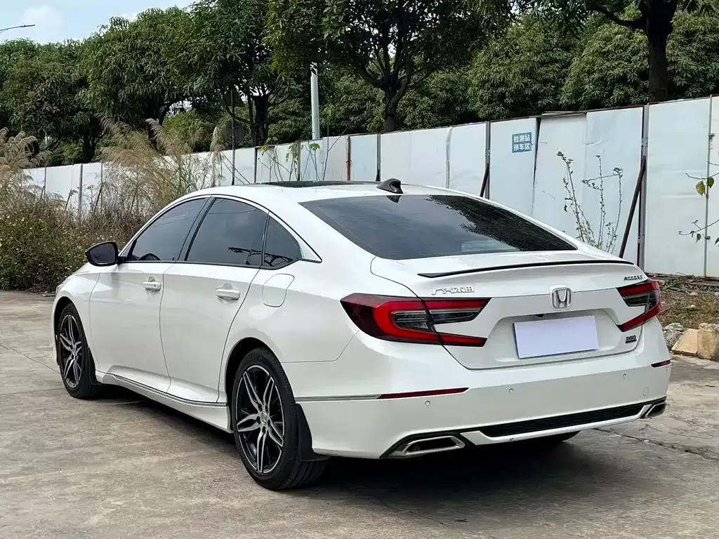 Honda Accord — фото 9