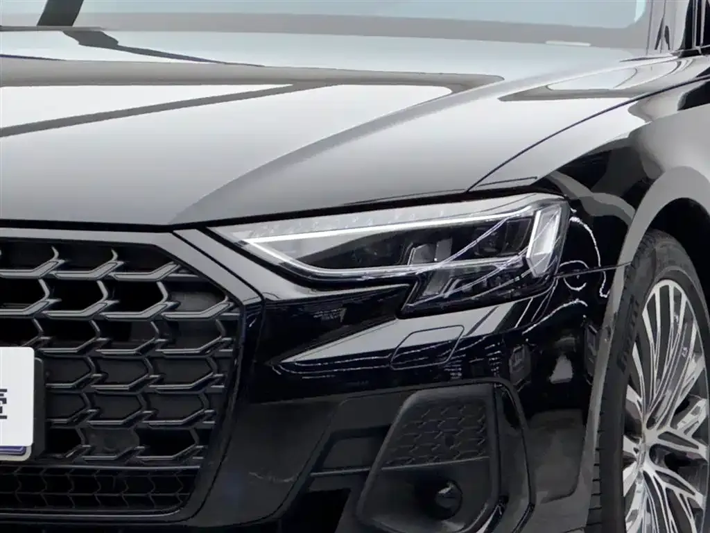 Audi A8 — фото 4