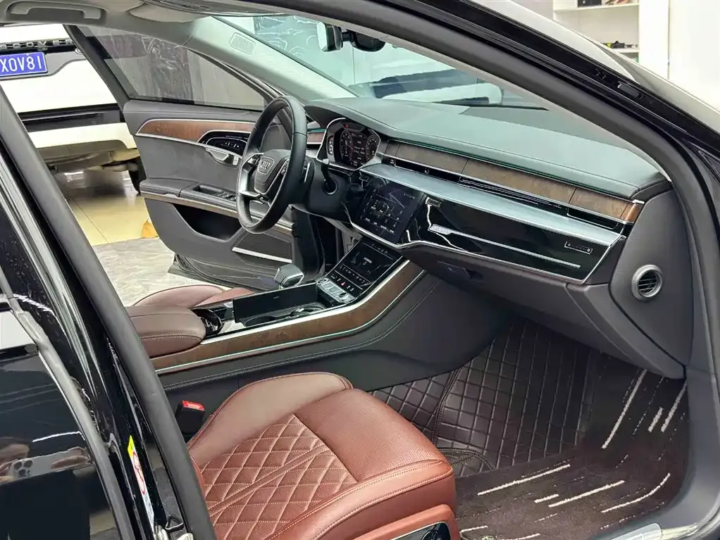 Audi A8 — фото 7