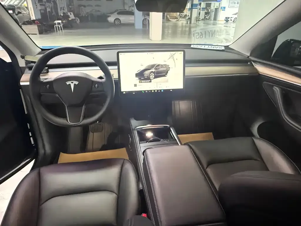 Tesla Model Y — фото 5