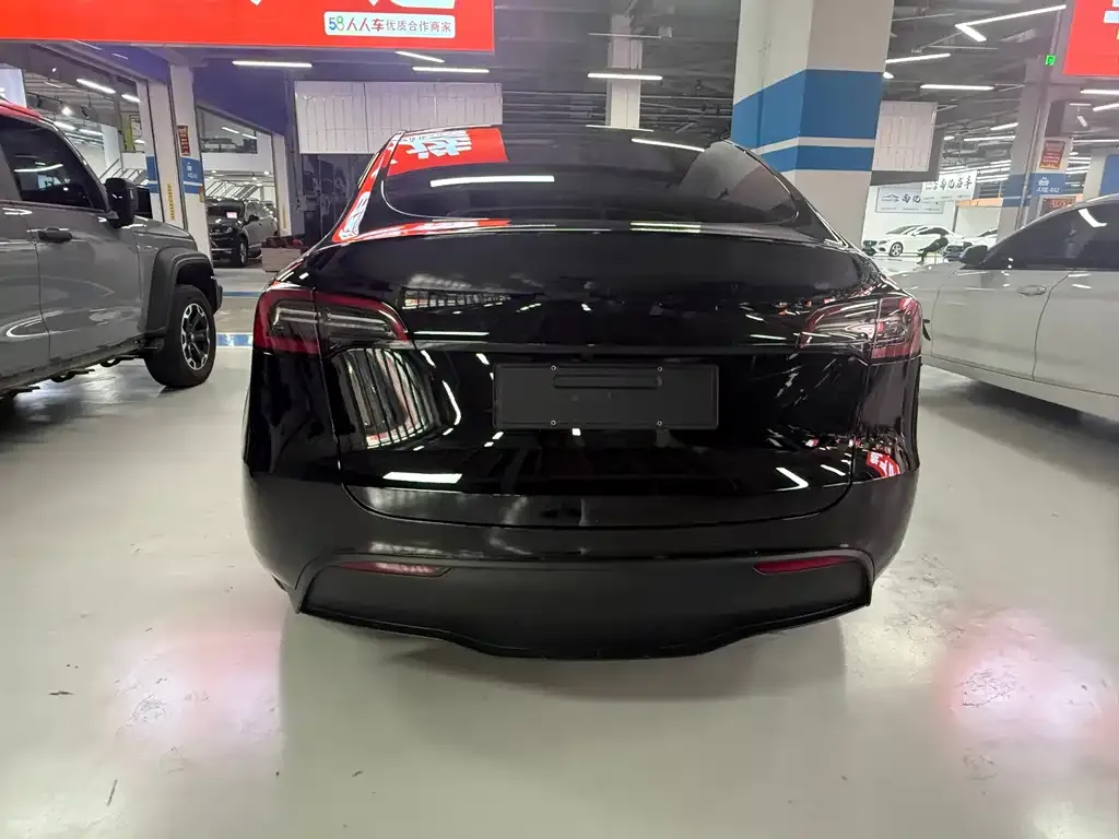 Tesla Model Y — фото 9