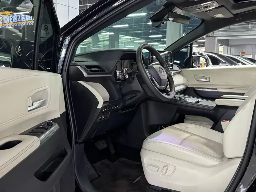 Toyota Sienna 2025 из CN, фото 9