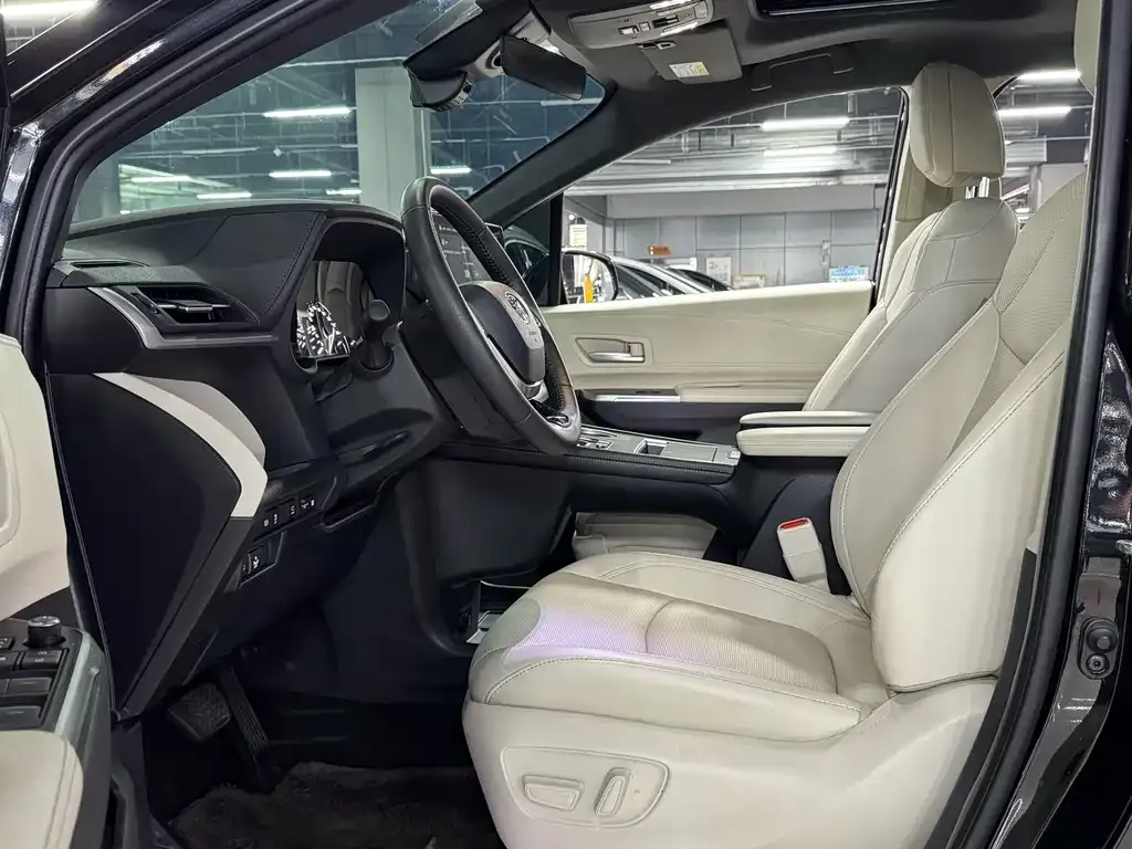 Toyota Sienna 2025 из CN, фото 2