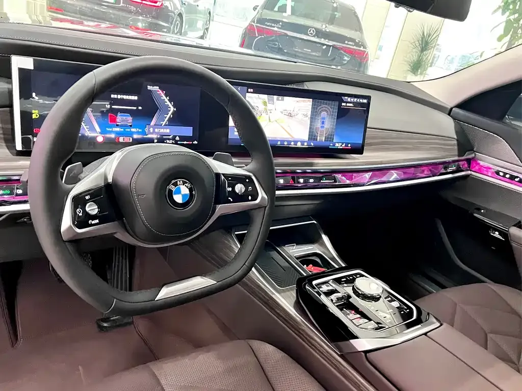 BMW 7 Series — фото 10