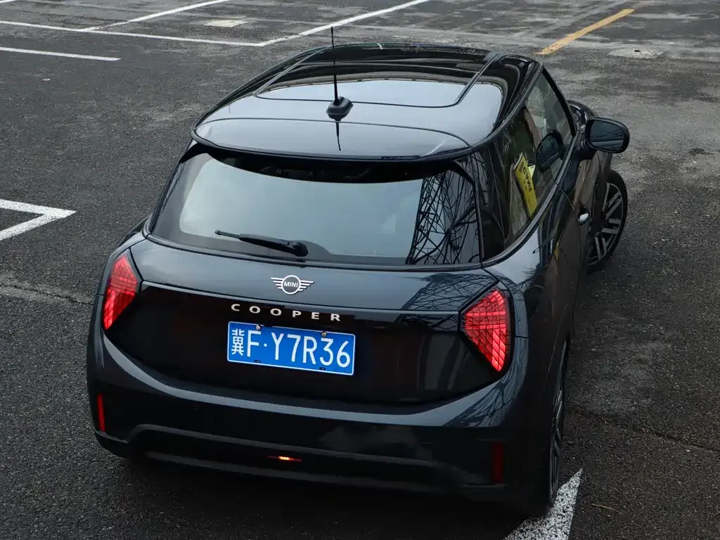 MINI Cooper (3-door) 2025 из CN, фото 2