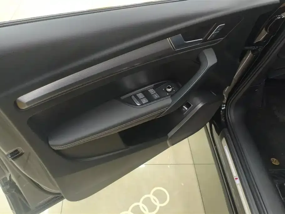 Audi Q5L 2023 из CN, фото 5