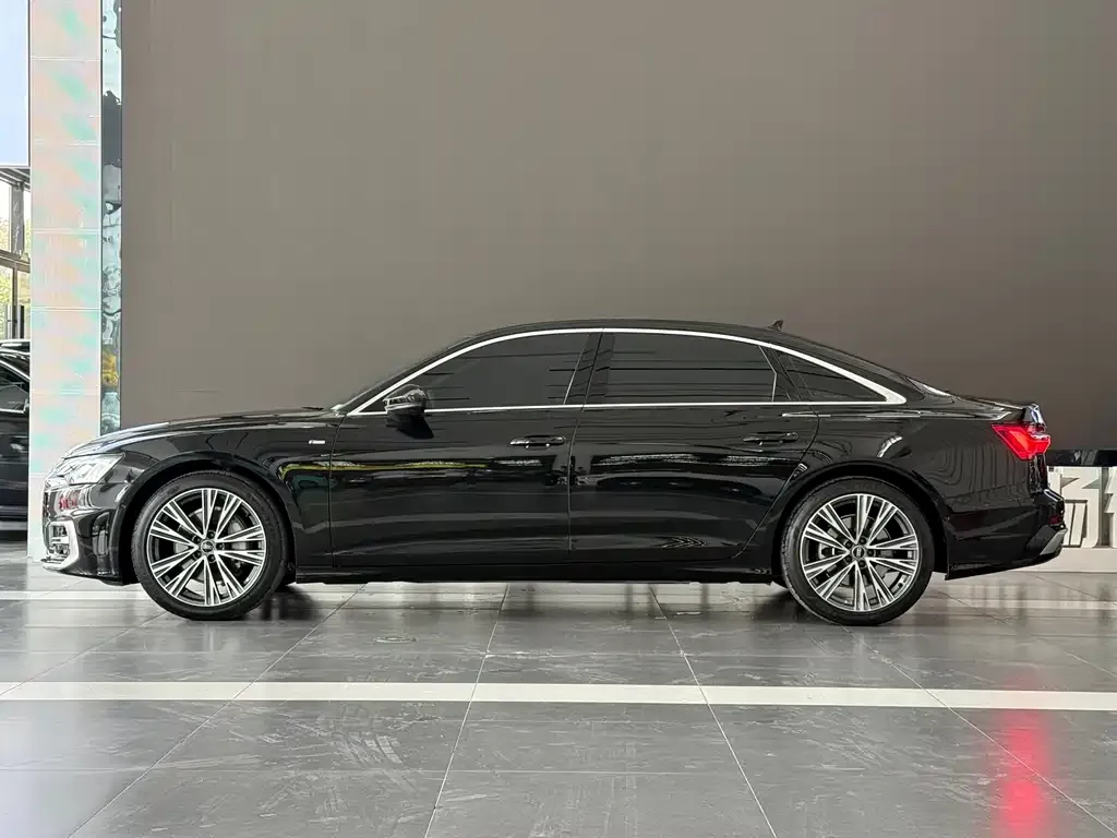 Audi A6L — фото 8