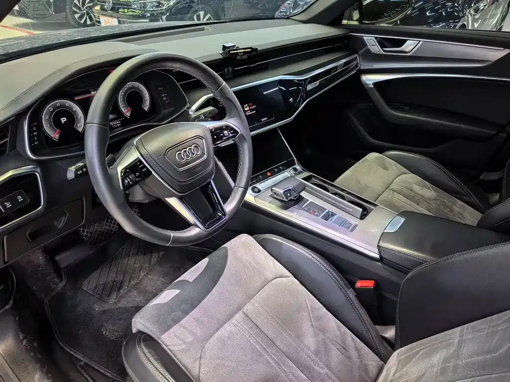 Audi A6L — фото 8