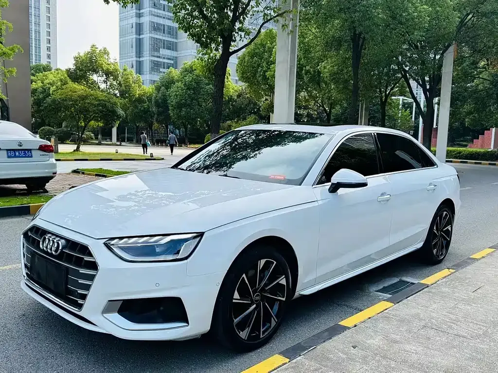 Audi A4L 2022 из CN, фото 1