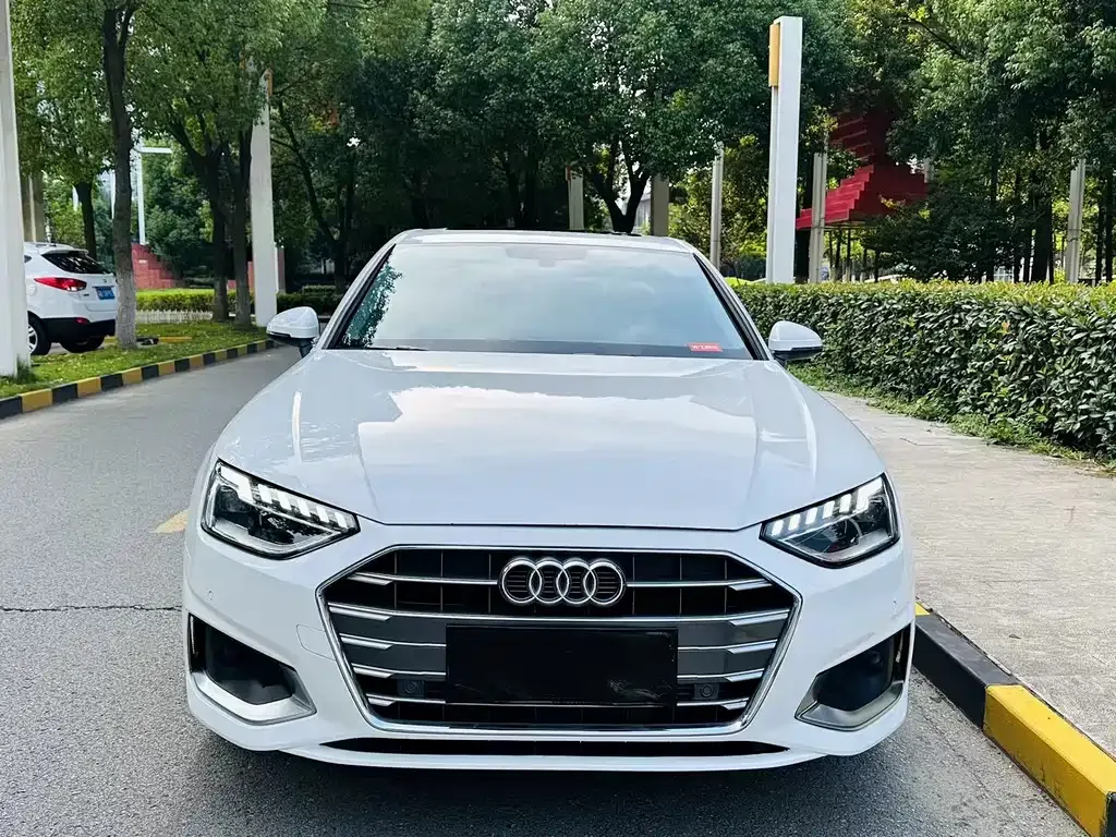 Audi A4L 2022 из CN, фото 8