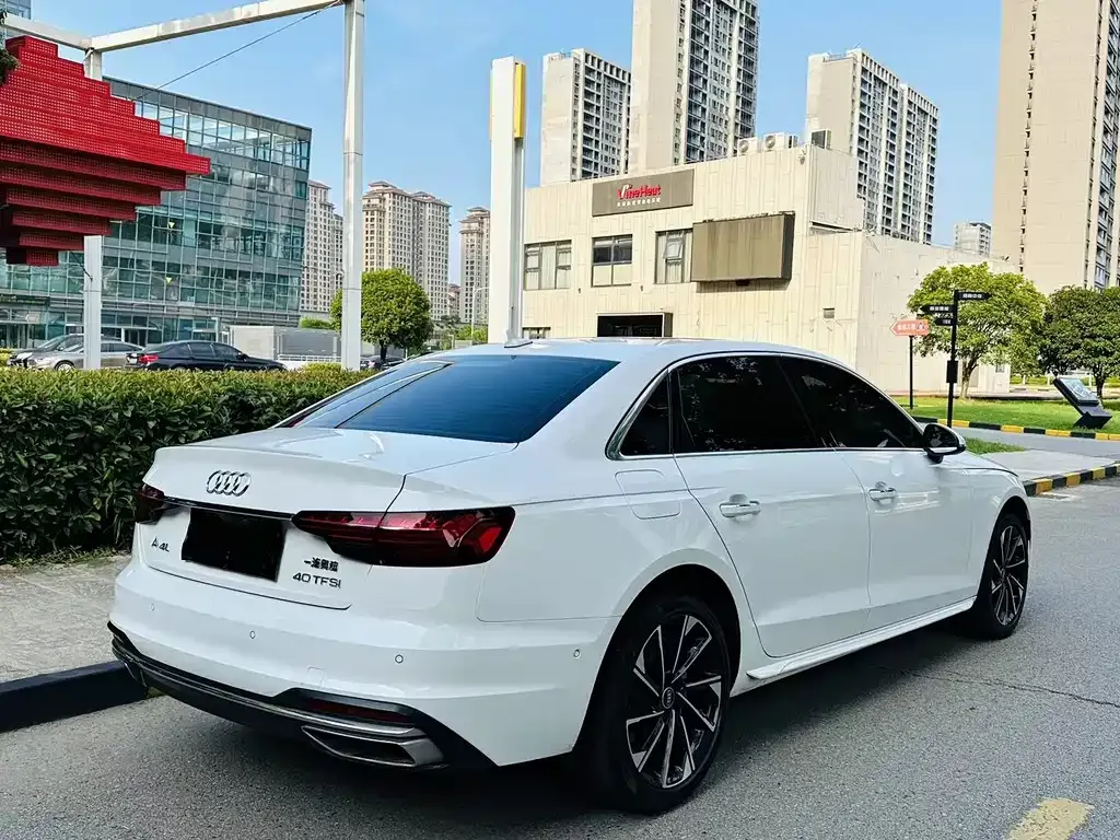 Audi A4L 2022 из CN, фото 4