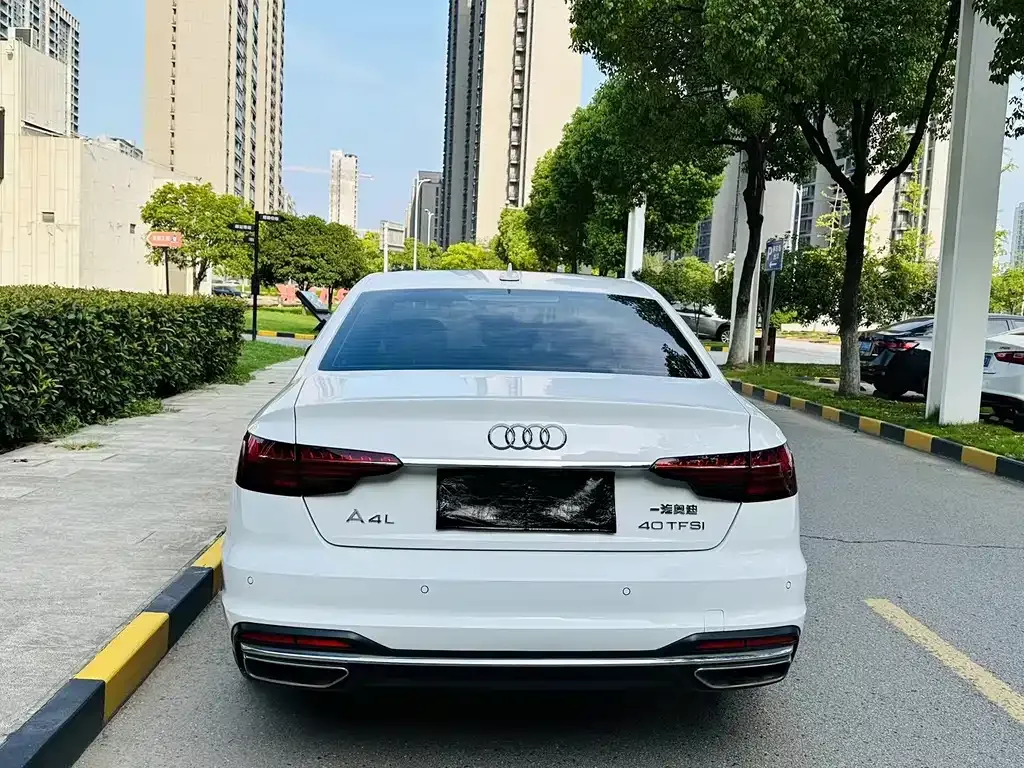 Audi A4L 2022 из CN, фото 5