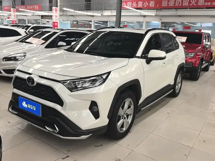 Toyota RAV4 — фото 1