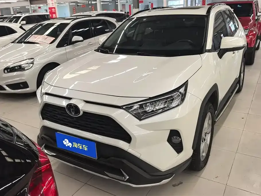 Toyota RAV4 — фото 8