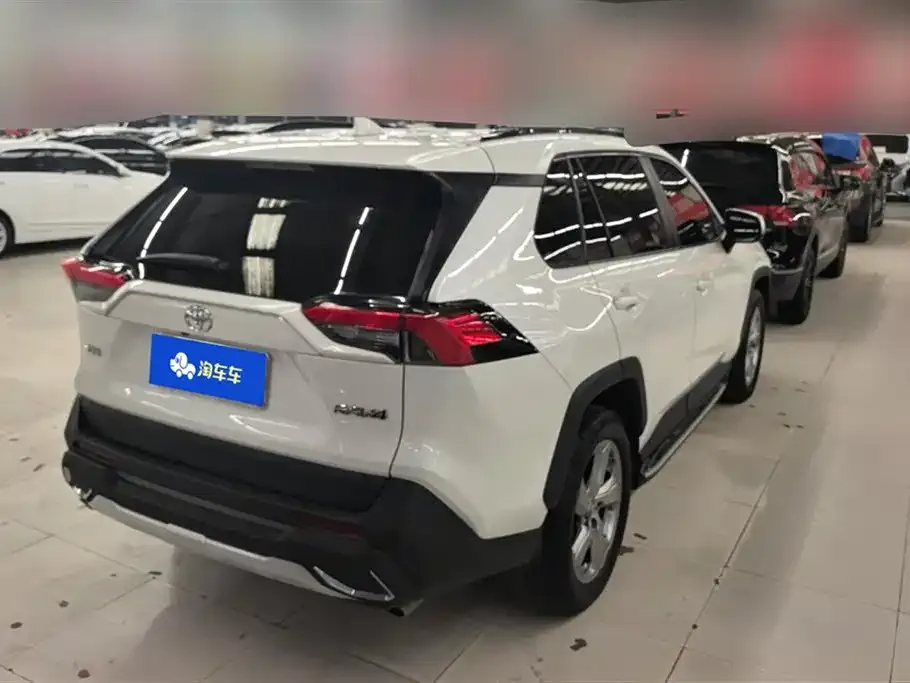 Toyota RAV4 — фото 6
