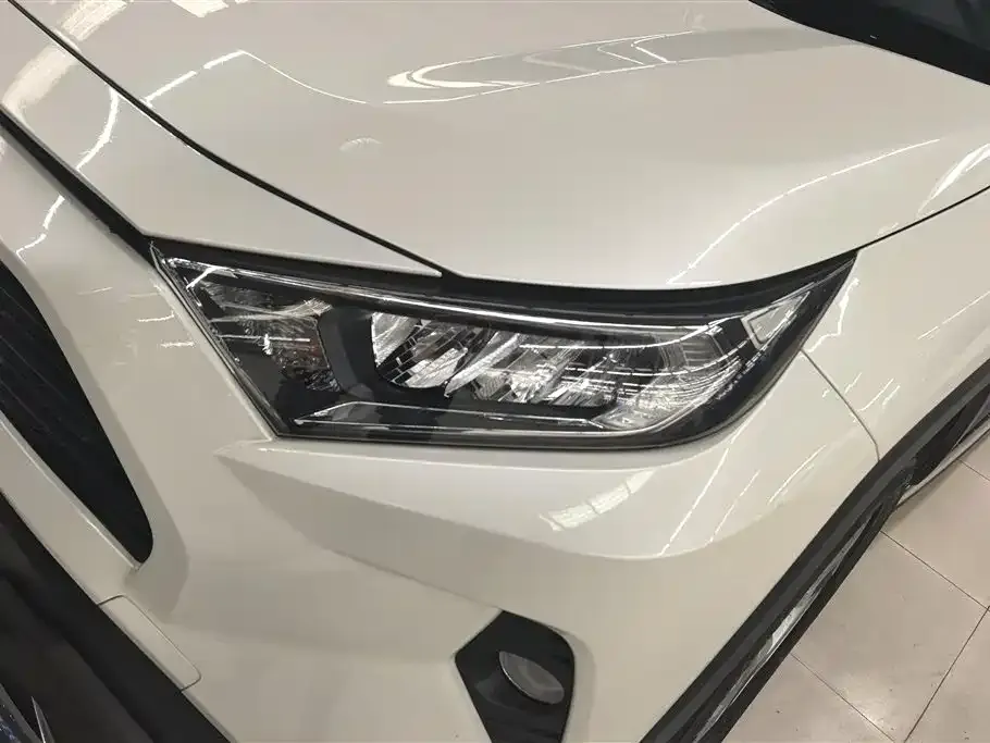 Toyota RAV4 — фото 10