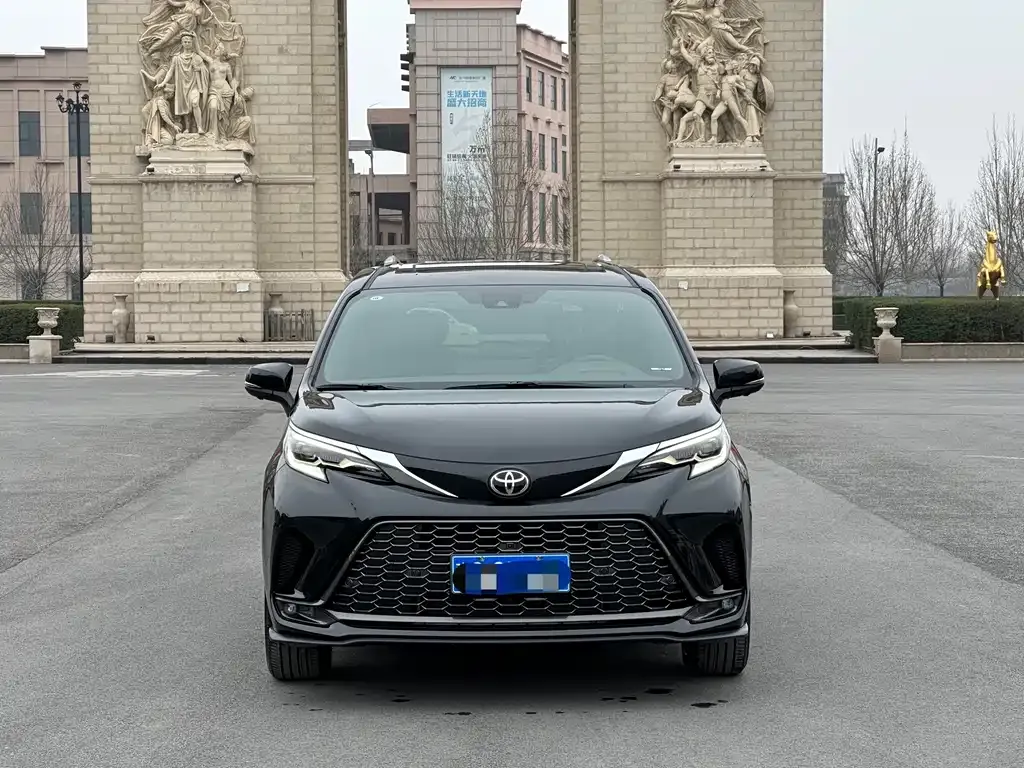 Toyota Granvia — фото 4