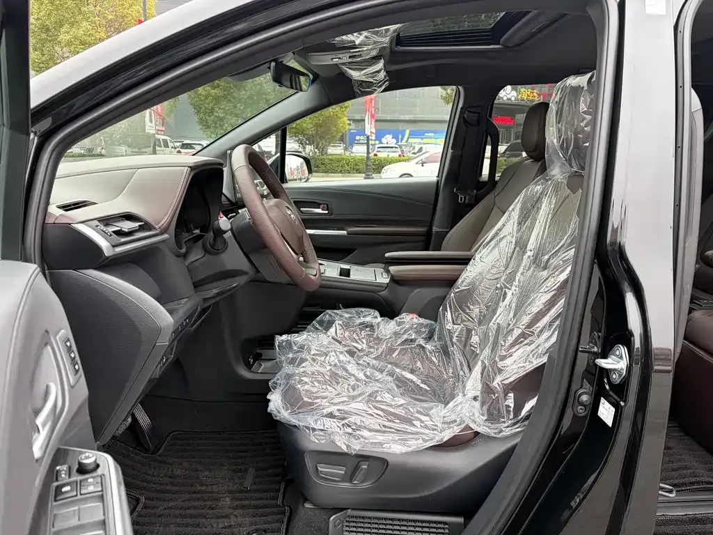 Toyota Granvia — фото 9
