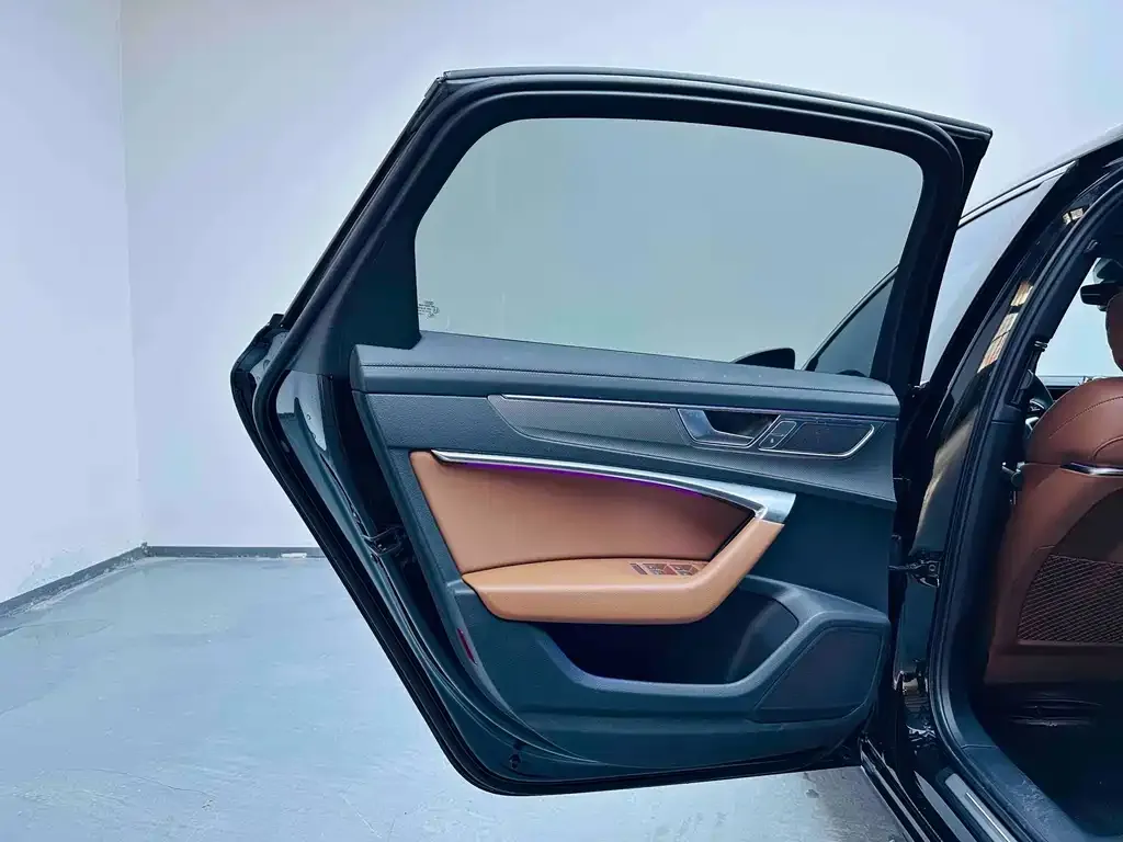 Audi A6L 2025 из CN, фото 10