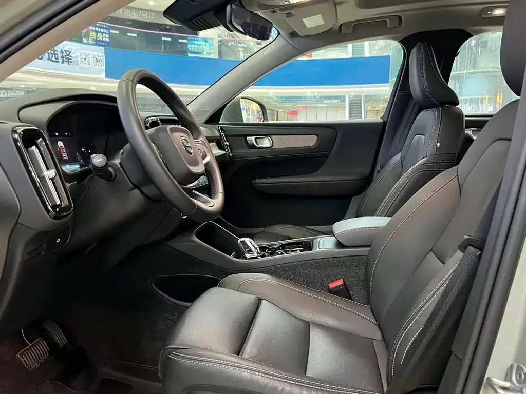 Volvo XC40 2024 из CN, фото 9
