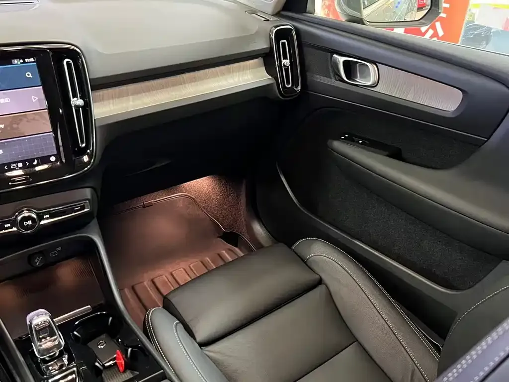 Volvo XC40 2024 из CN, фото 5