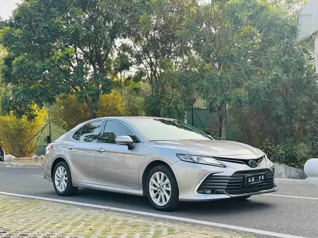 Toyota Camry — фото 10