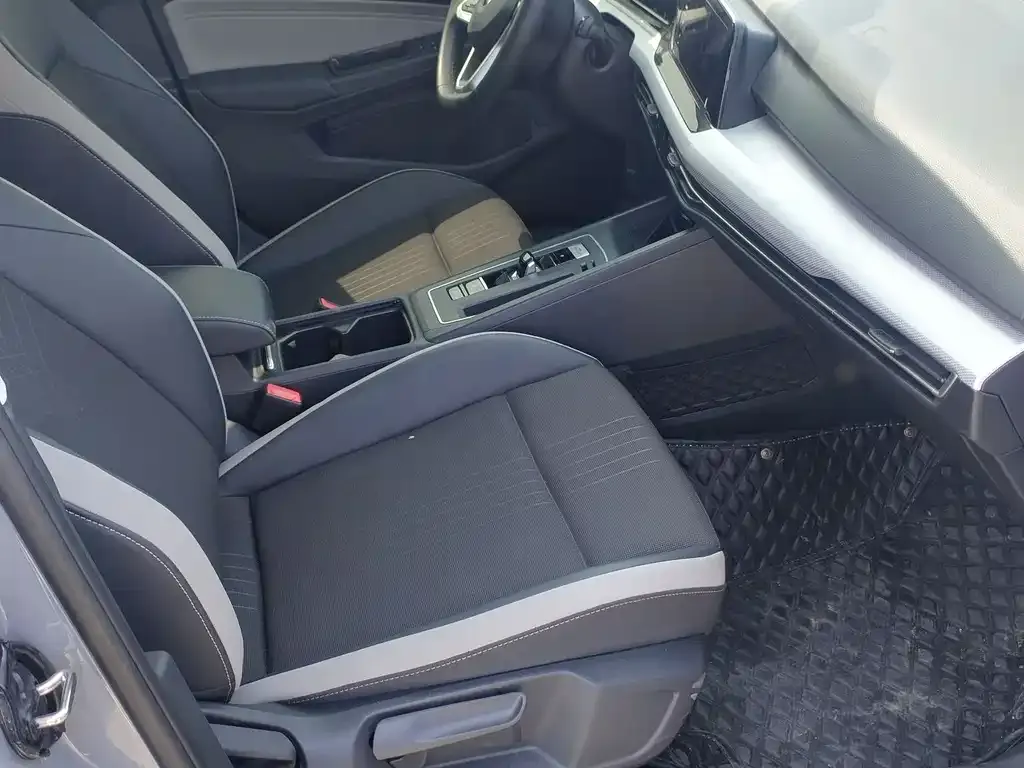 Volkswagen Golf 2023 из CN, фото 6