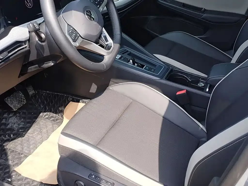Volkswagen Golf 2023 из CN, фото 8