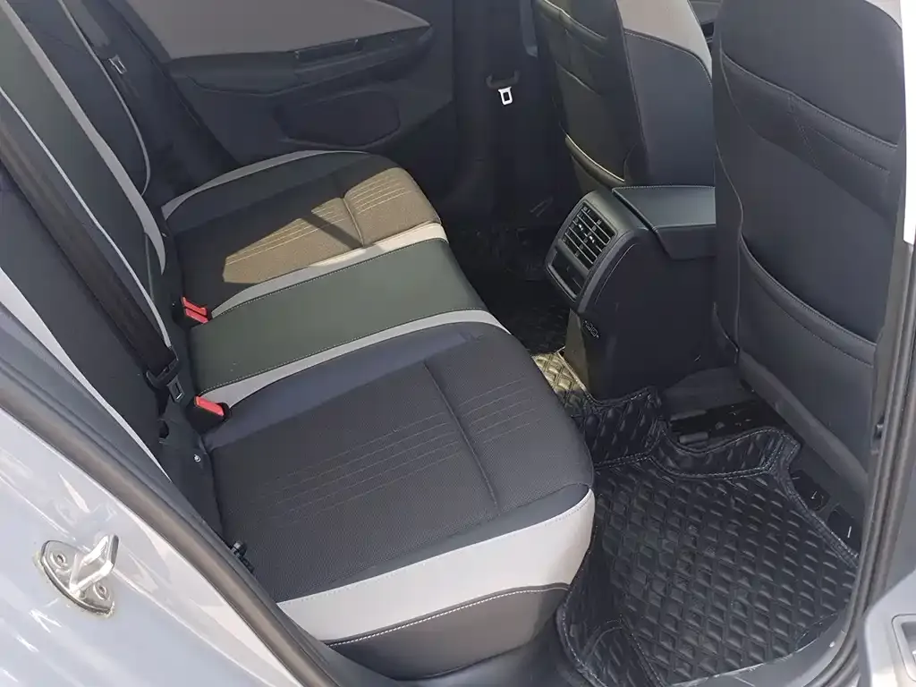 Volkswagen Golf 2023 из CN, фото 7