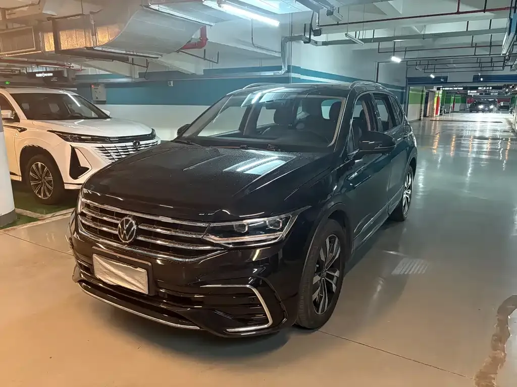 Volkswagen Tiguan L — фото 1