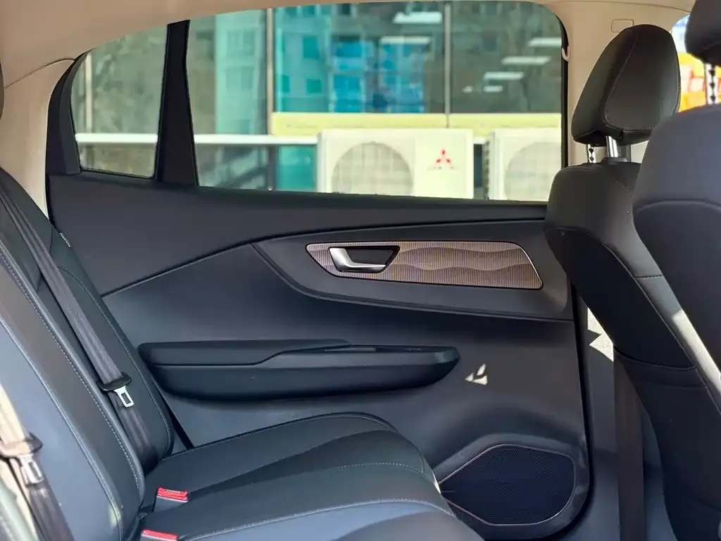 Hongqi E-QM5 — фото 2